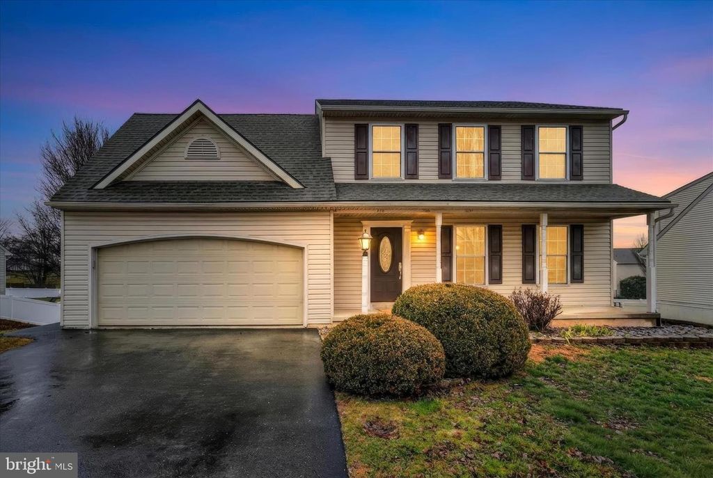 155 AUSTIN DR, Mount Wolf, PA 17347