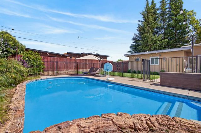 2200 Eastern Ave, Sacramento, CA 95864