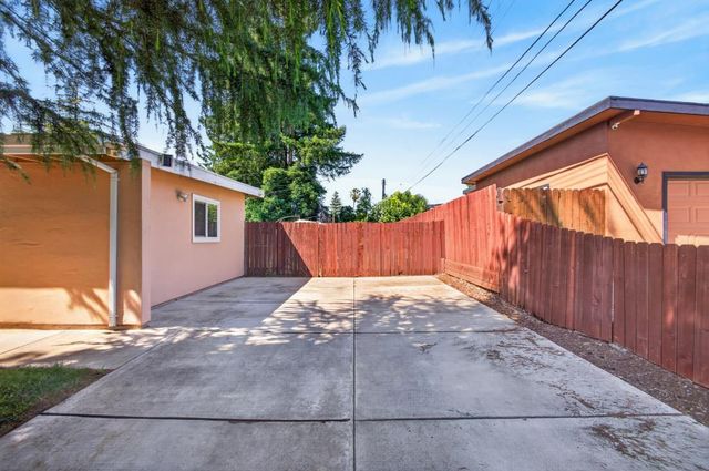 2200 Eastern Ave, Sacramento, CA 95864