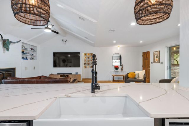 2303 Inverrary CIR, Austin, TX 78747