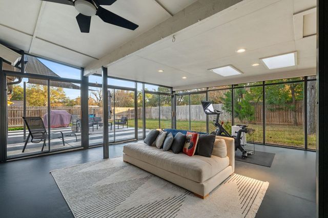 2303 Inverrary CIR, Austin, TX 78747