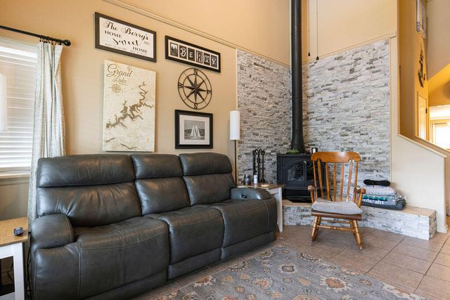 31200 Blackwood Drive, Afton, OK 74331