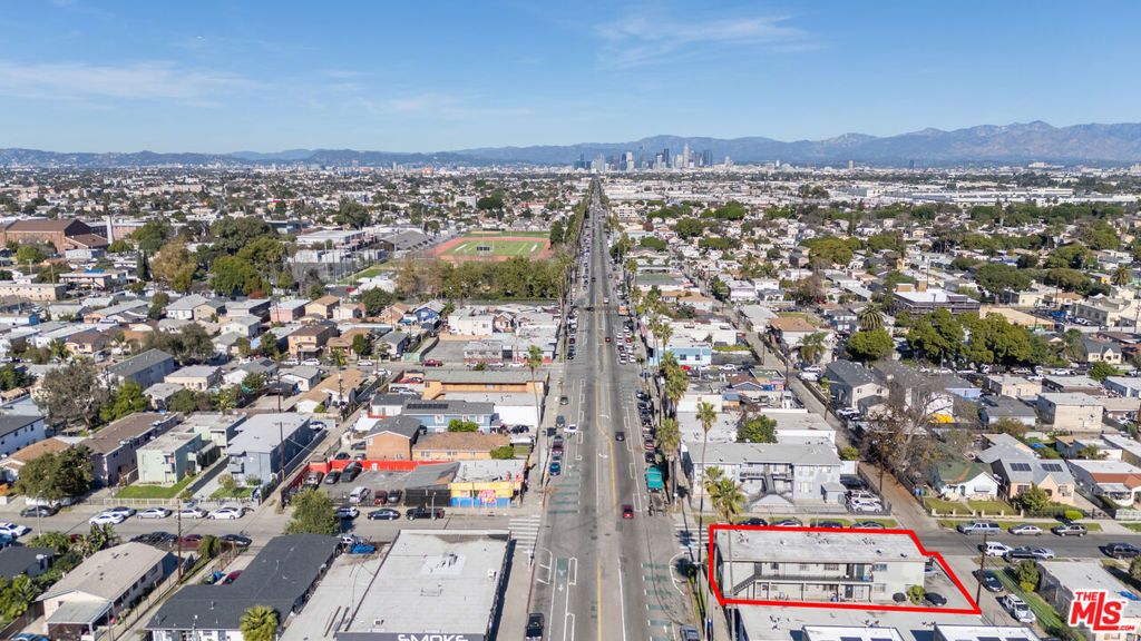 Image 10 of property listing at 8100 Avalon Boulevard, Los Angeles, CA 90003