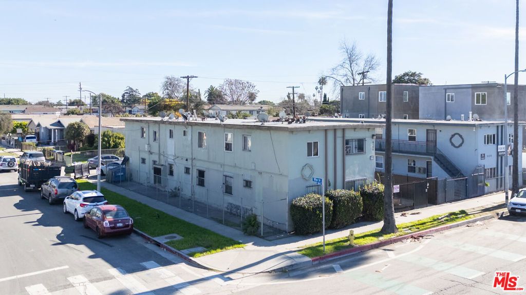 Image 13 of property listing at 8100 Avalon Boulevard, Los Angeles, CA 90003