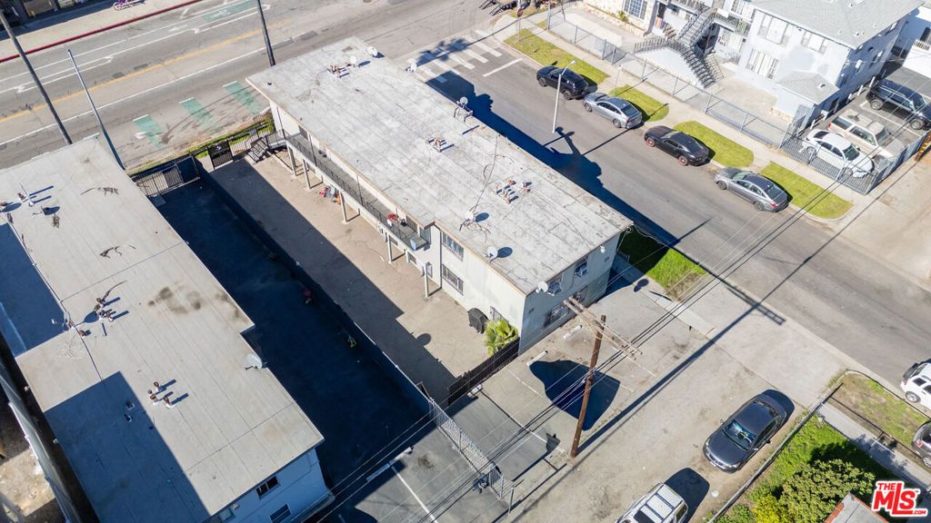 Image 15 of property listing at 8100 Avalon Boulevard, Los Angeles, CA 90003