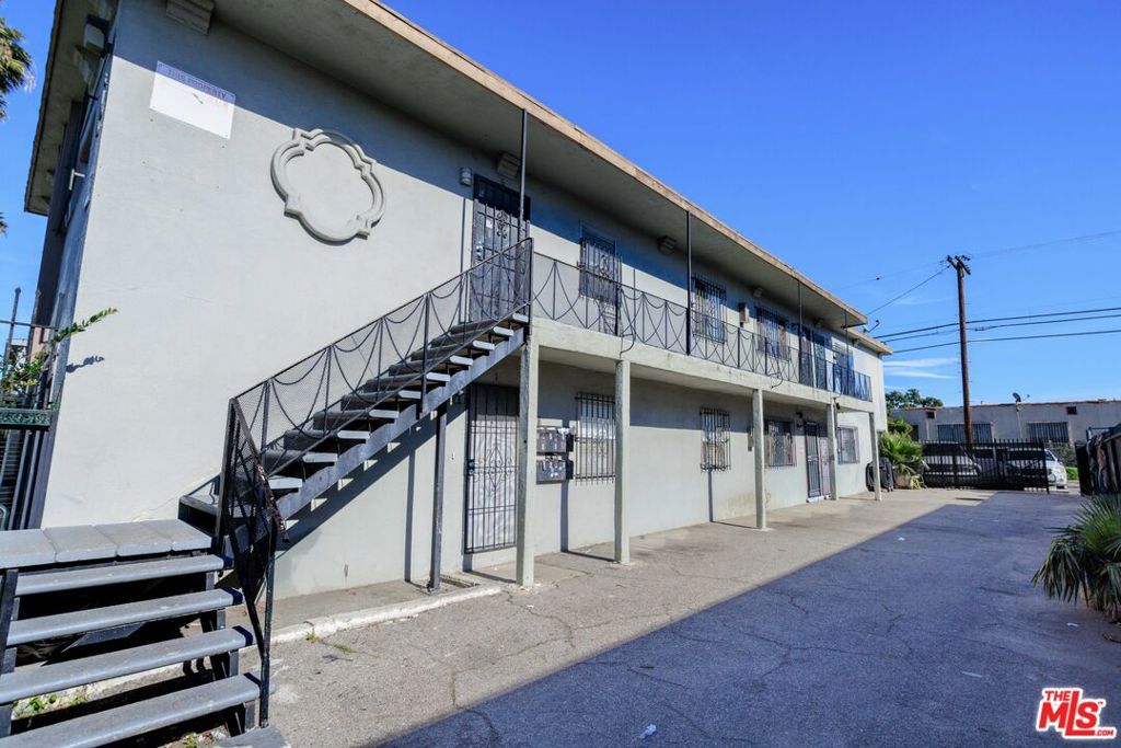 Image 3 of property listing at 8100 Avalon Boulevard, Los Angeles, CA 90003