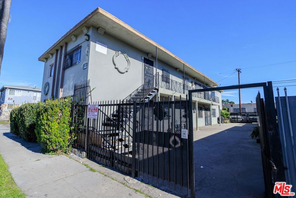 Image 4 of property listing at 8100 Avalon Boulevard, Los Angeles, CA 90003
