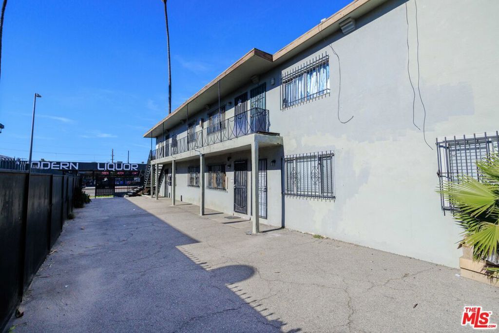 Image 5 of property listing at 8100 Avalon Boulevard, Los Angeles, CA 90003