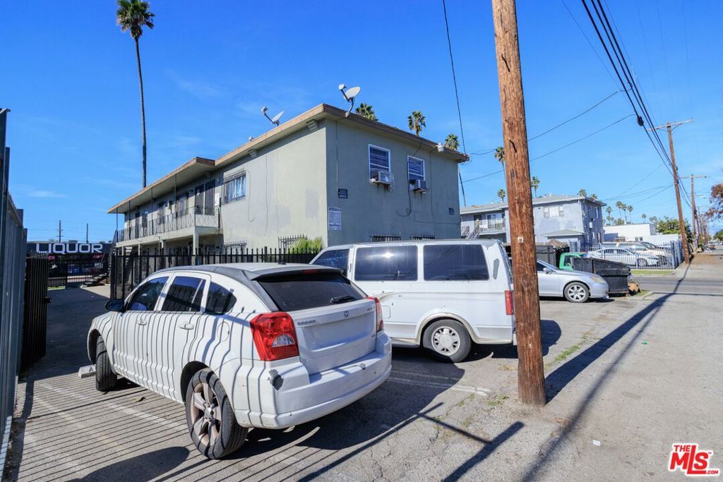 Image 6 of property listing at 8100 Avalon Boulevard, Los Angeles, CA 90003