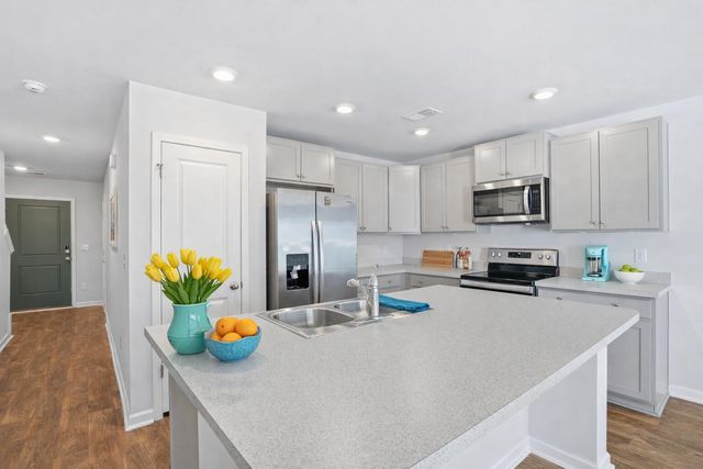 4692 Palm View Circle, North Charleston, SC 29418