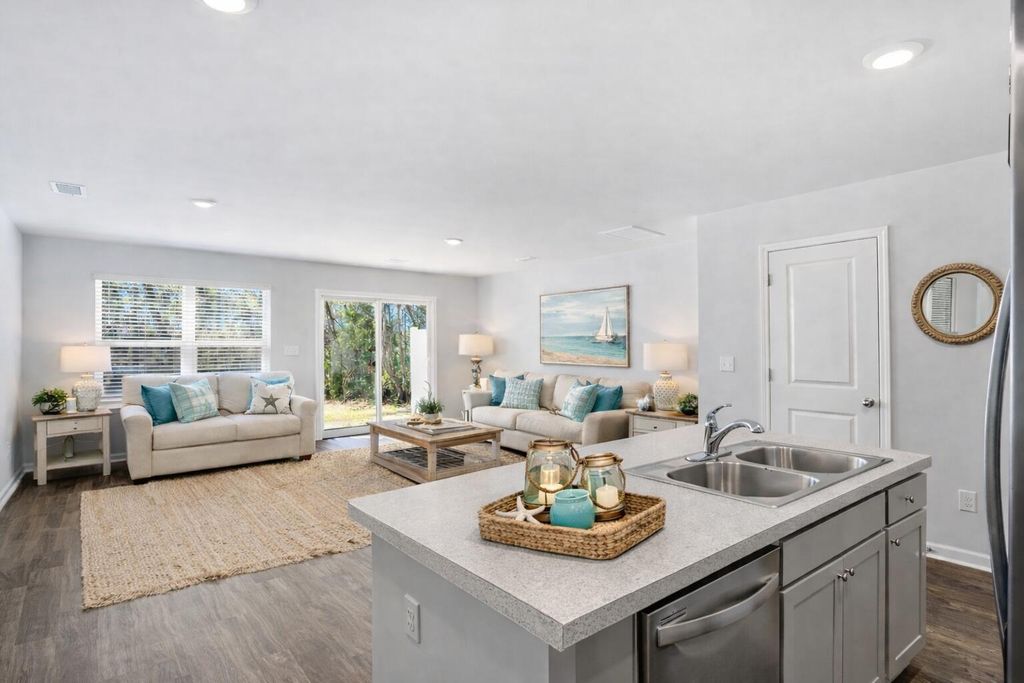 4692 Palm View Circle, North Charleston, SC 29418