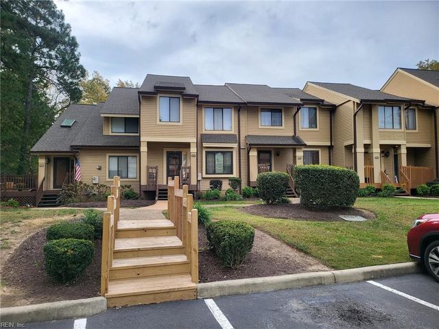 204 Bridgewater DR, Newport News, VA 23603