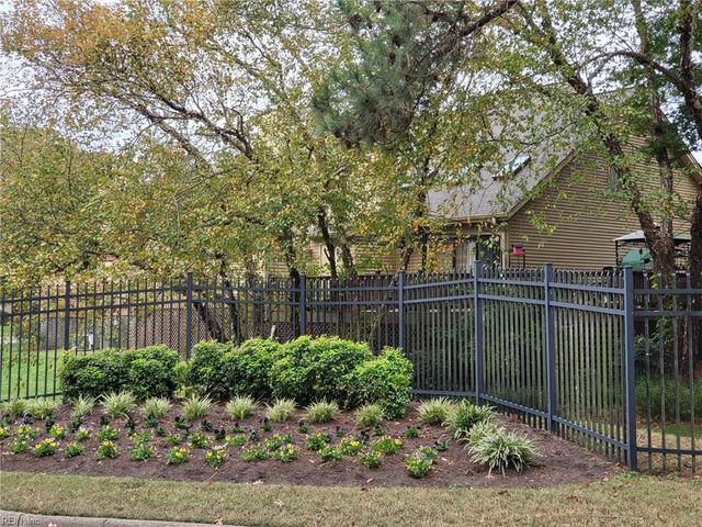 204 Bridgewater DR, Newport News, VA 23603