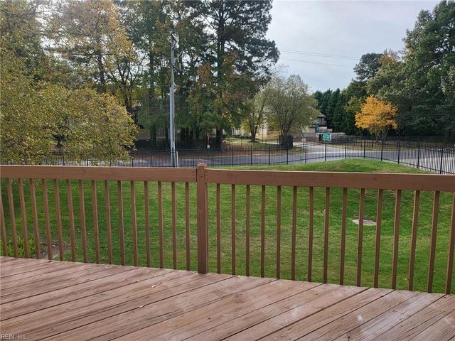 204 Bridgewater DR, Newport News, VA 23603