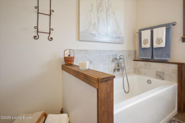 418 Hoagland Hill Rd, Mt Washington, KY 40047