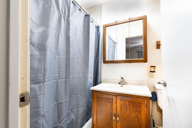 124 Valley Dr, Helena, AR 72342