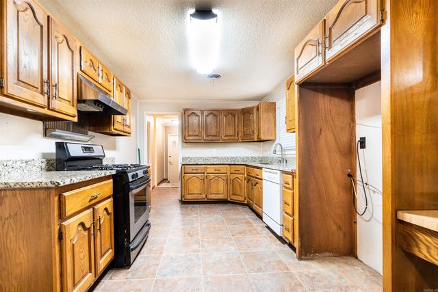 124 Valley Dr, Helena, AR 72342