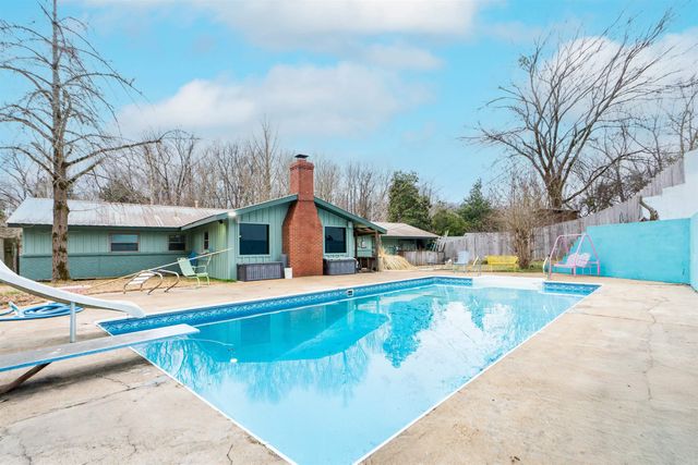 124 Valley Dr, Helena, AR 72342