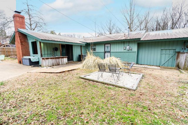 124 Valley Dr, Helena, AR 72342