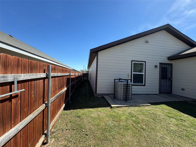 1332 Driess Street, Fort Worth, TX 76104