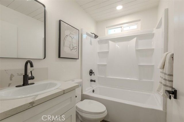 2036 La Jolla, Stockton, CA 95204