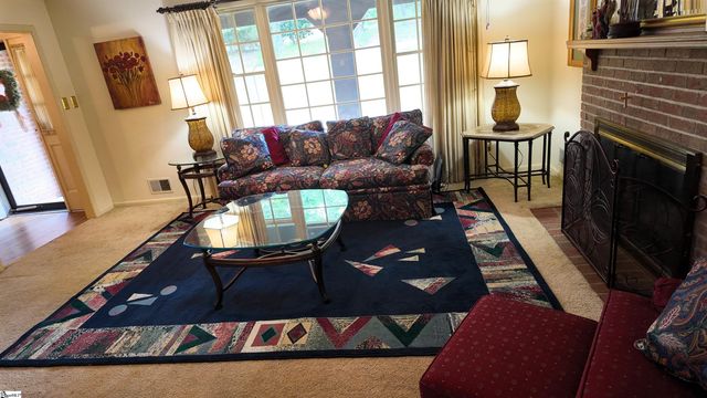 121 E Brookwood Lane, Cowpens, SC 29330