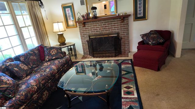 121 E Brookwood Lane, Cowpens, SC 29330