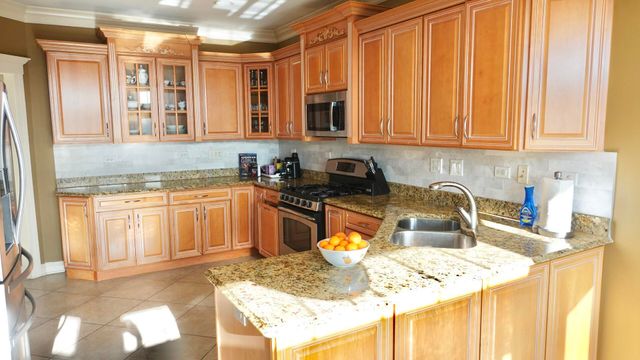 1811 Rizzi Lane, Bartlett, IL 60103