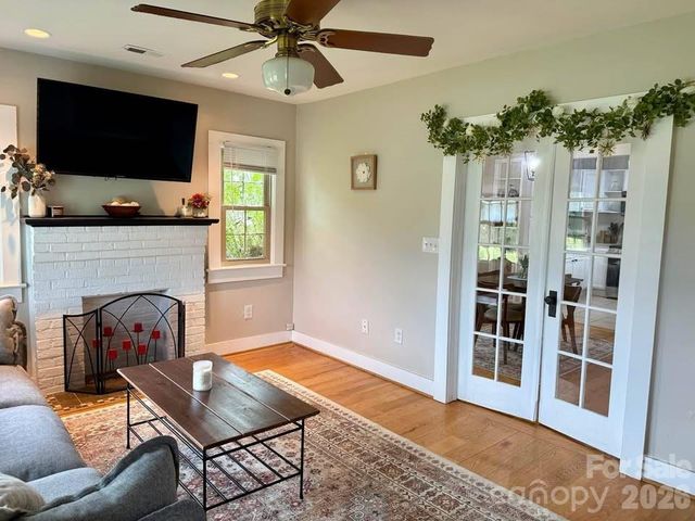116 Beverly Avenue, Hendersonville, NC 28792