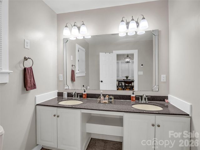 116 Beverly Avenue, Hendersonville, NC 28792