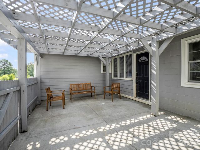 116 Beverly Avenue, Hendersonville, NC 28792