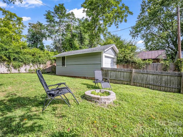 116 Beverly Avenue, Hendersonville, NC 28792