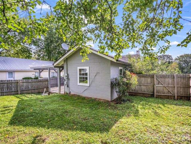 116 Beverly Avenue, Hendersonville, NC 28792