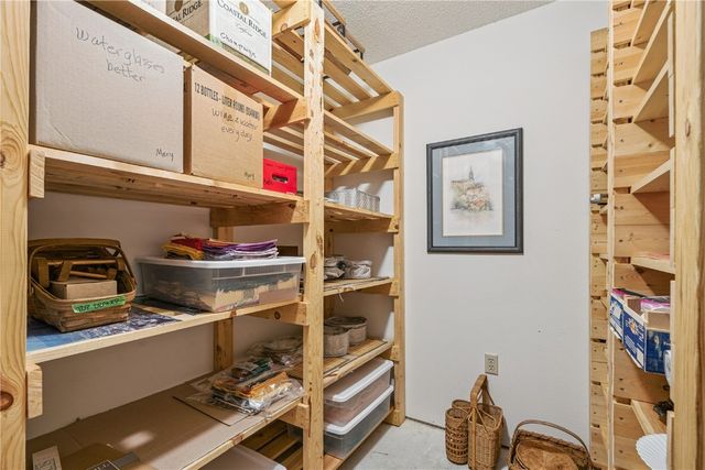 310 Mc Kinsie Ct NE, Cedar Rapids, IA 52402