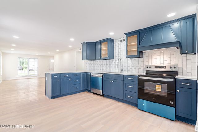 8515 Coco Ct, Louisville, KY 40219