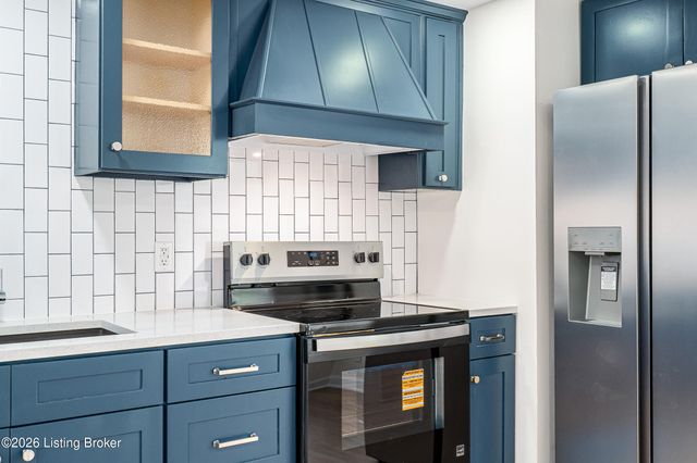 8515 Coco Ct, Louisville, KY 40219