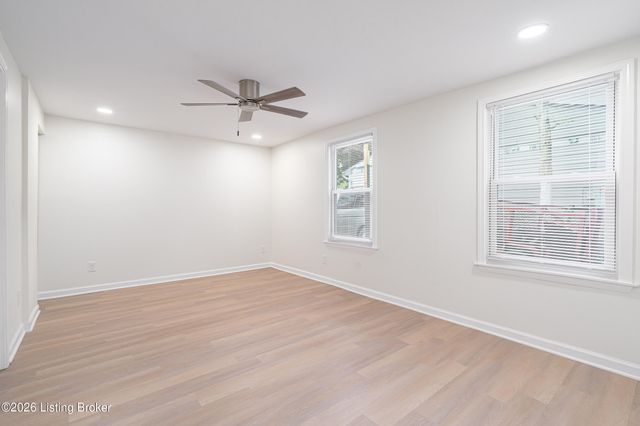 8515 Coco Ct, Louisville, KY 40219