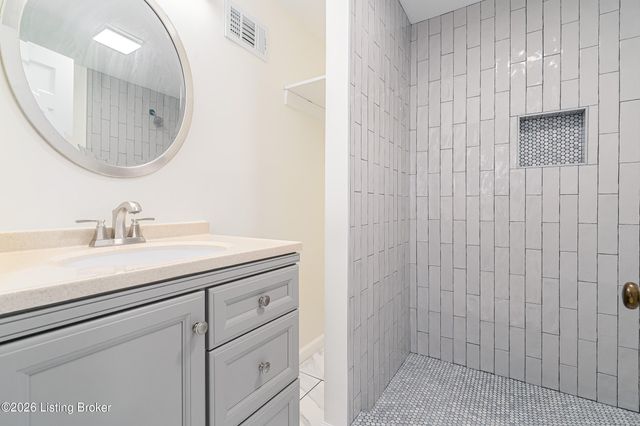 8515 Coco Ct, Louisville, KY 40219