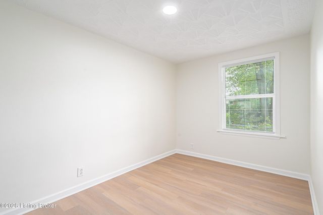 8515 Coco Ct, Louisville, KY 40219