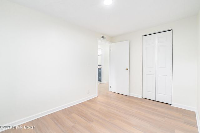 8515 Coco Ct, Louisville, KY 40219