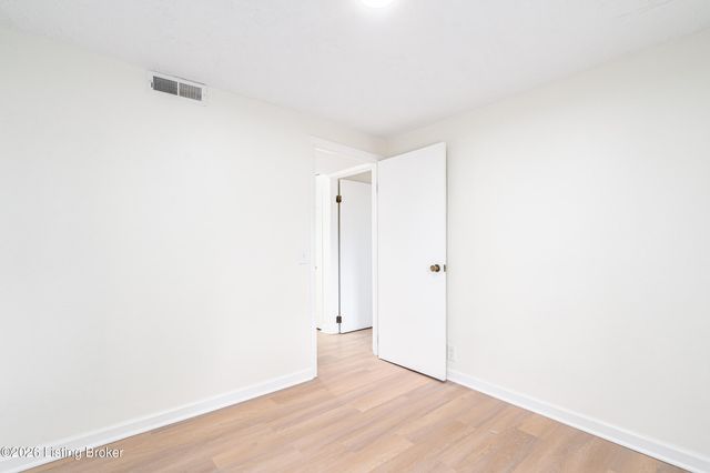 8515 Coco Ct, Louisville, KY 40219