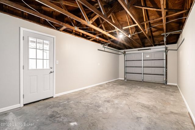 8515 Coco Ct, Louisville, KY 40219