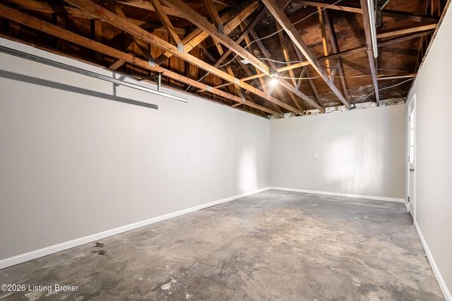 8515 Coco Ct, Louisville, KY 40219