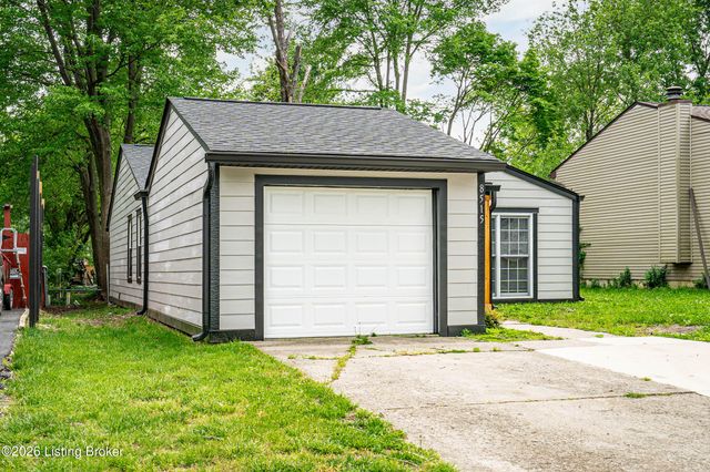 8515 Coco Ct, Louisville, KY 40219
