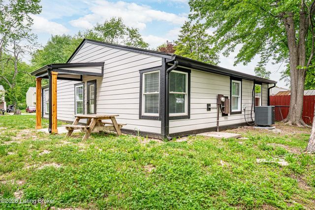 8515 Coco Ct, Louisville, KY 40219