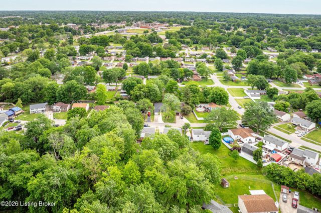 8515 Coco Ct, Louisville, KY 40219