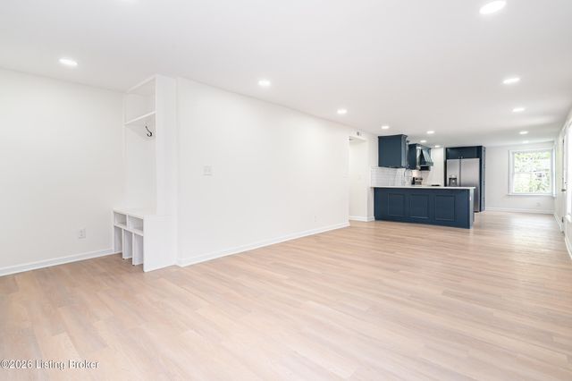 8515 Coco Ct, Louisville, KY 40219