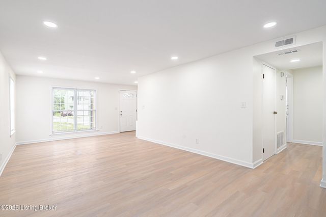 8515 Coco Ct, Louisville, KY 40219