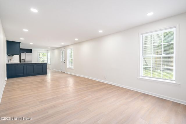 8515 Coco Ct, Louisville, KY 40219