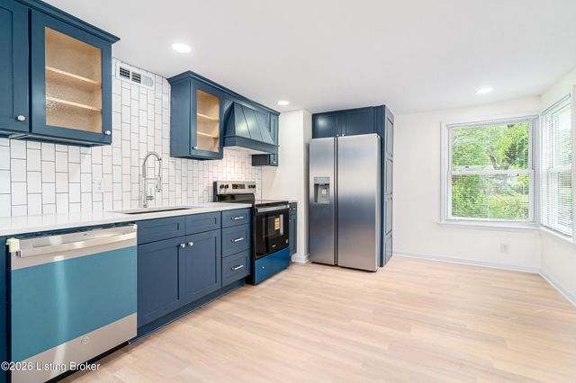 8515 Coco Ct, Louisville, KY 40219